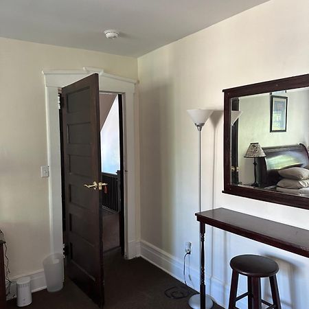 Victorian Palace- Mahogany Room East Orange Exterior foto